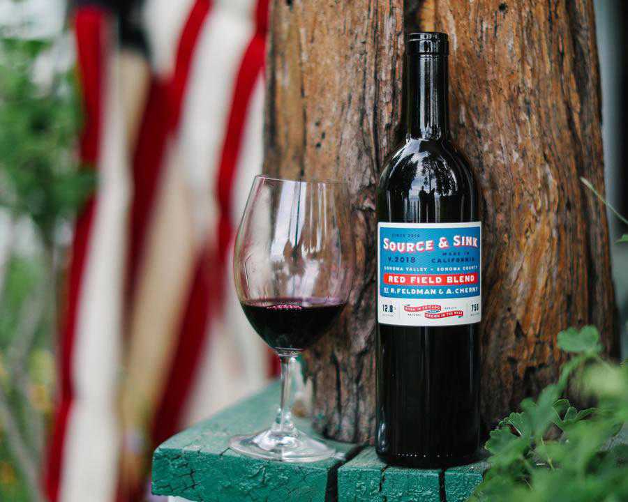 Source & Sink wine label design inspiration